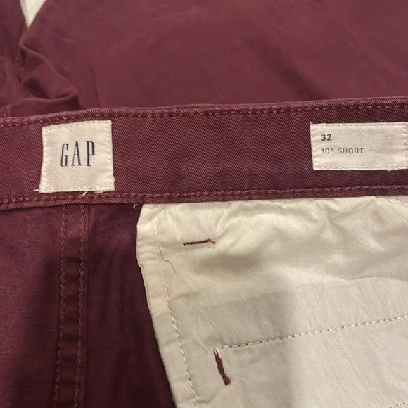 Gap 10 Inch Shorts- Waist 32- Maroon - Picture 4 of 4